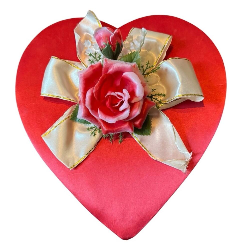 Vintage Mavrakos Candies Heart Box St Louis Valentine Satin Floral Lid Missouri‎